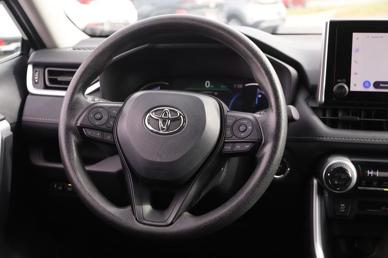 Toyota RAV4 Vehicle Full-screen Gallery Image 21