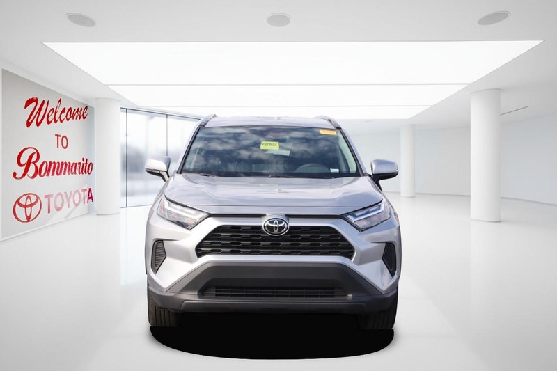 Toyota RAV4 Vehicle Full-screen Gallery Image 4
