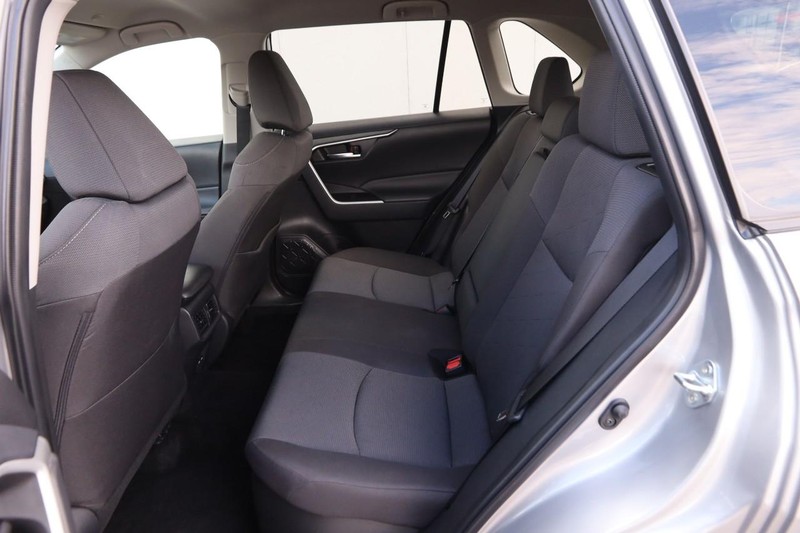 Toyota RAV4 Vehicle Full-screen Gallery Image 11