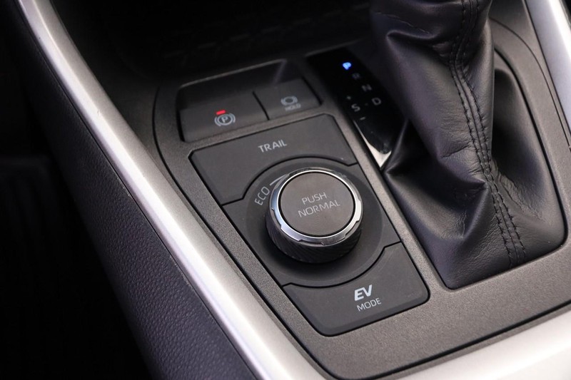 Toyota RAV4 Vehicle Full-screen Gallery Image 20