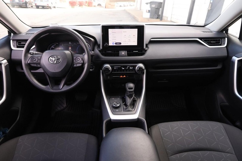 Toyota RAV4 Vehicle Full-screen Gallery Image 22