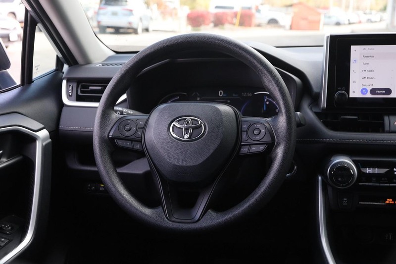 Toyota RAV4 Vehicle Full-screen Gallery Image 24