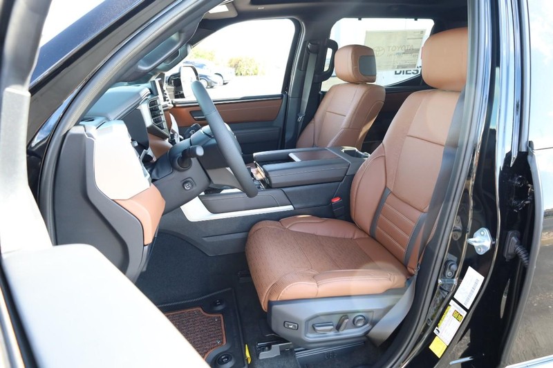 Toyota Tundra 4WD Vehicle Full-screen Gallery Image 8