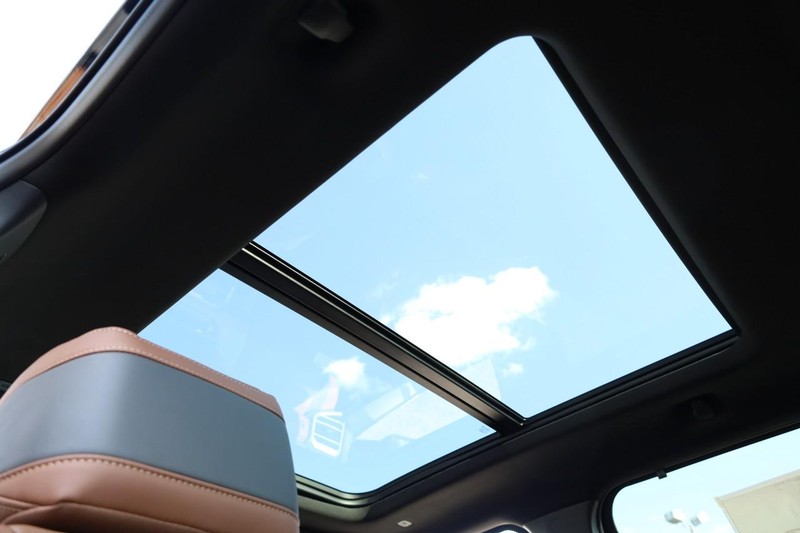 Toyota Tundra 4WD Vehicle Full-screen Gallery Image 10