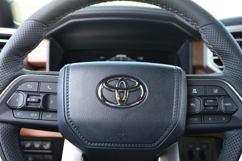 Toyota Tundra 4WD Vehicle Full-screen Gallery Image 11