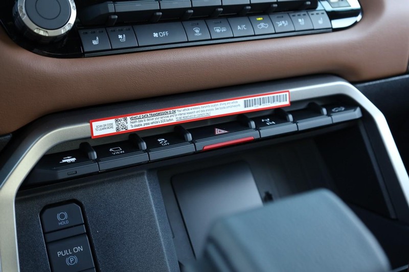 Toyota Tundra 4WD Vehicle Full-screen Gallery Image 16