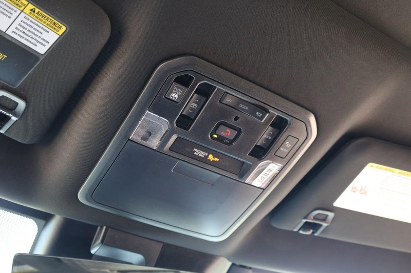 Toyota Tundra 4WD Vehicle Full-screen Gallery Image 19