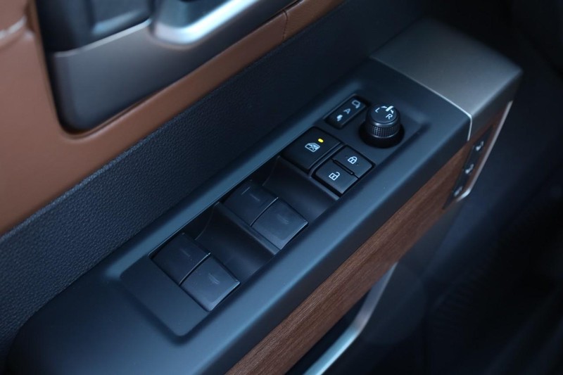 Toyota Tundra 4WD Vehicle Full-screen Gallery Image 20