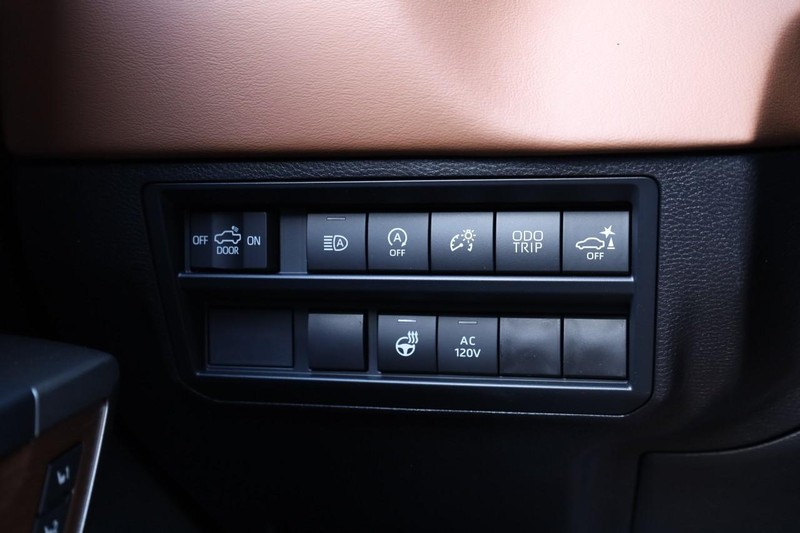 Toyota Tundra 4WD Vehicle Full-screen Gallery Image 21