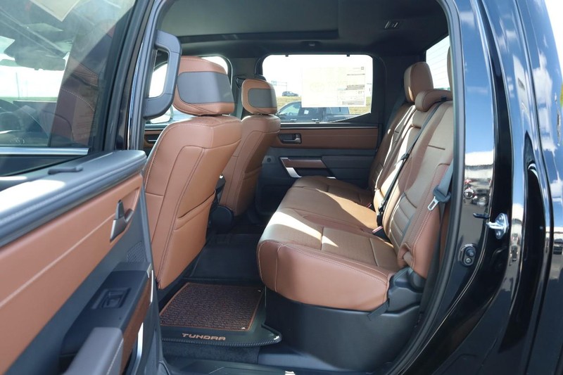 Toyota Tundra 4WD Vehicle Full-screen Gallery Image 23