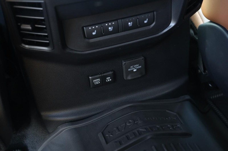 Toyota Tundra 4WD Vehicle Full-screen Gallery Image 25