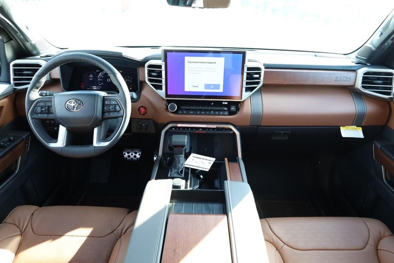 Toyota Tundra 4WD Vehicle Full-screen Gallery Image 26