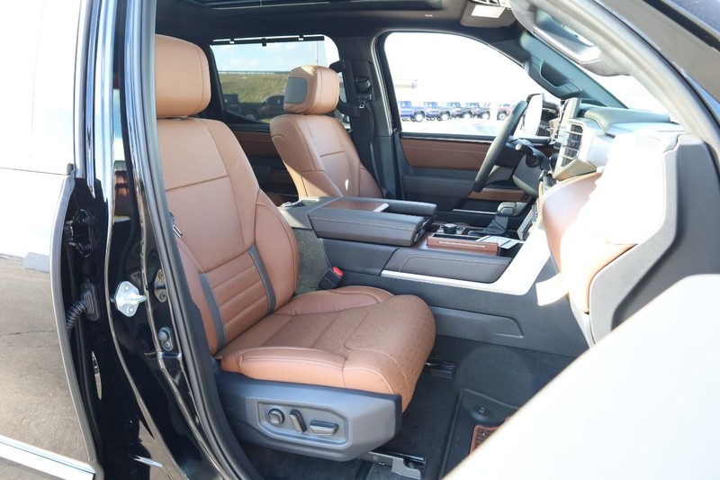 Toyota Tundra 4WD Vehicle Full-screen Gallery Image 29