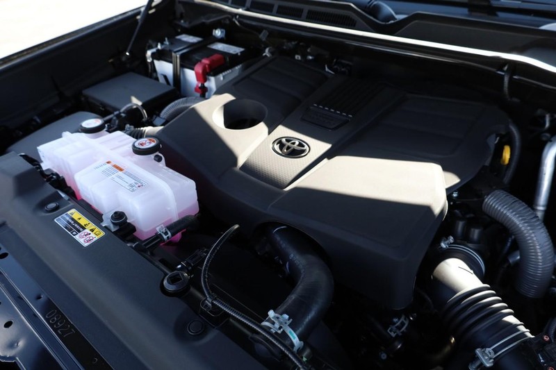 Toyota Tundra 4WD Vehicle Full-screen Gallery Image 30