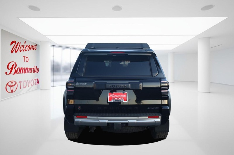 Toyota 4Runner Vehicle Full-screen Gallery Image 6