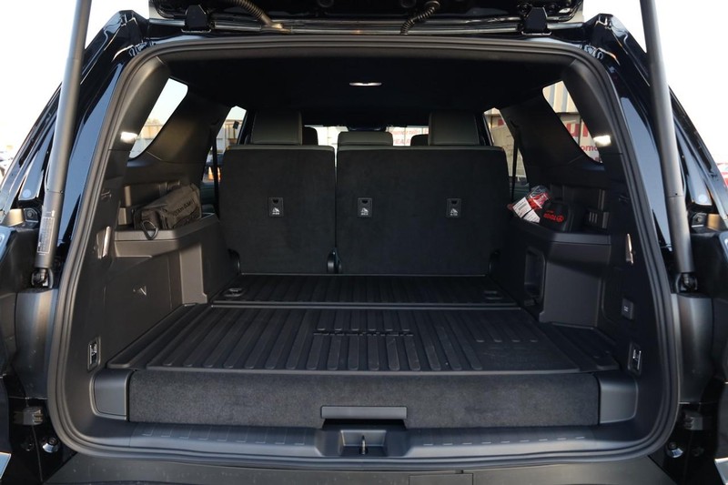 Toyota 4Runner Vehicle Full-screen Gallery Image 7