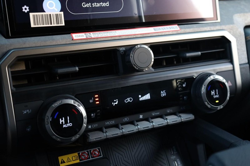 Toyota 4Runner Vehicle Full-screen Gallery Image 13