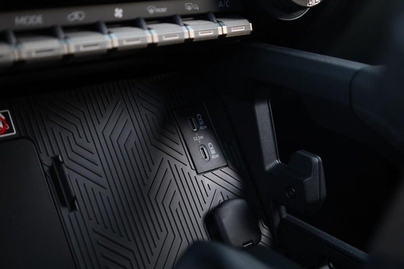 Toyota 4Runner Vehicle Full-screen Gallery Image 14