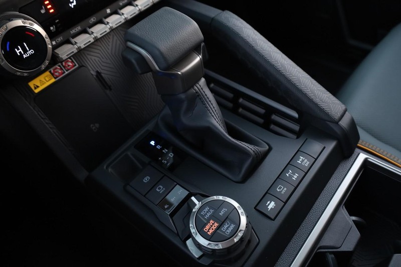 Toyota 4Runner Vehicle Full-screen Gallery Image 15