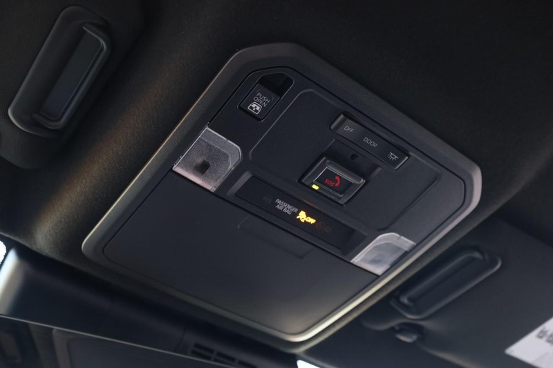 Toyota 4Runner Vehicle Full-screen Gallery Image 16