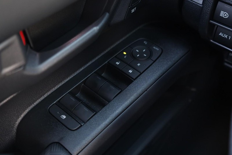 Toyota 4Runner Vehicle Full-screen Gallery Image 17