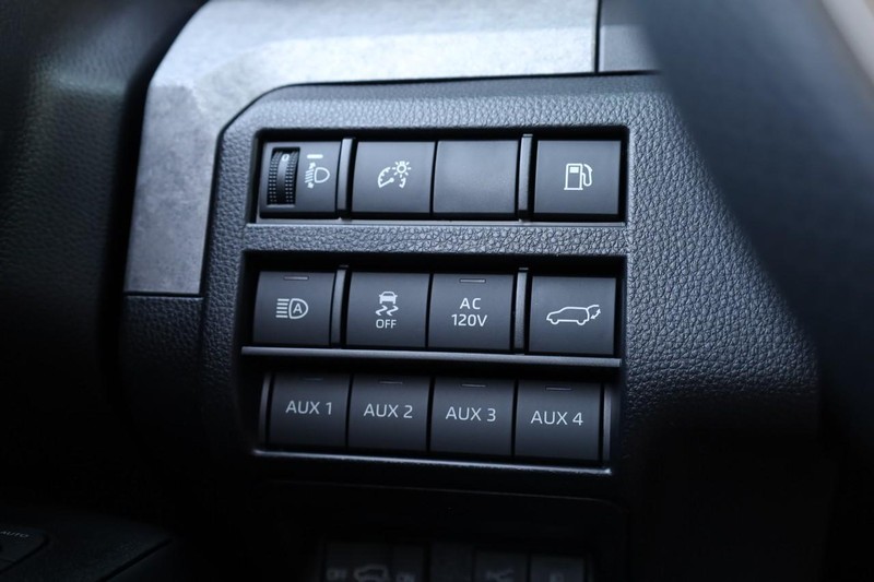 Toyota 4Runner Vehicle Full-screen Gallery Image 18