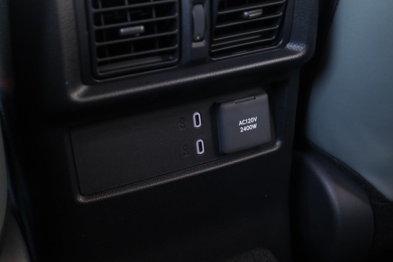 Toyota 4Runner Vehicle Full-screen Gallery Image 23