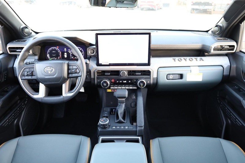 Toyota 4Runner Vehicle Full-screen Gallery Image 24