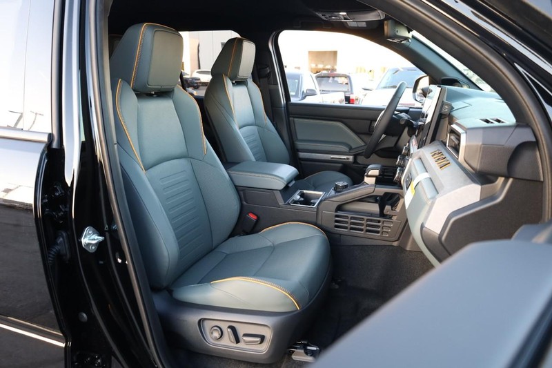 Toyota 4Runner Vehicle Full-screen Gallery Image 26