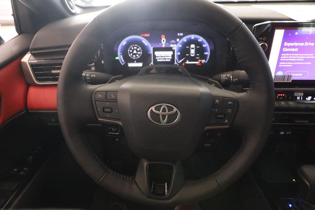 Toyota Camry Vehicle Full-screen Gallery Image 11