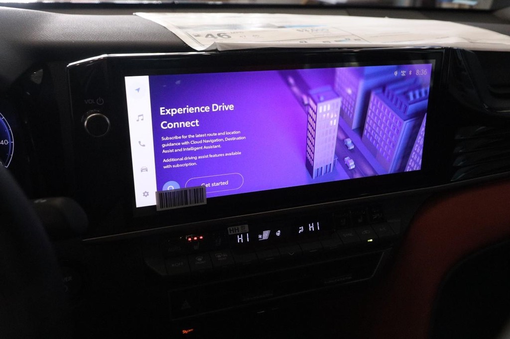 Toyota Camry Vehicle Full-screen Gallery Image 16