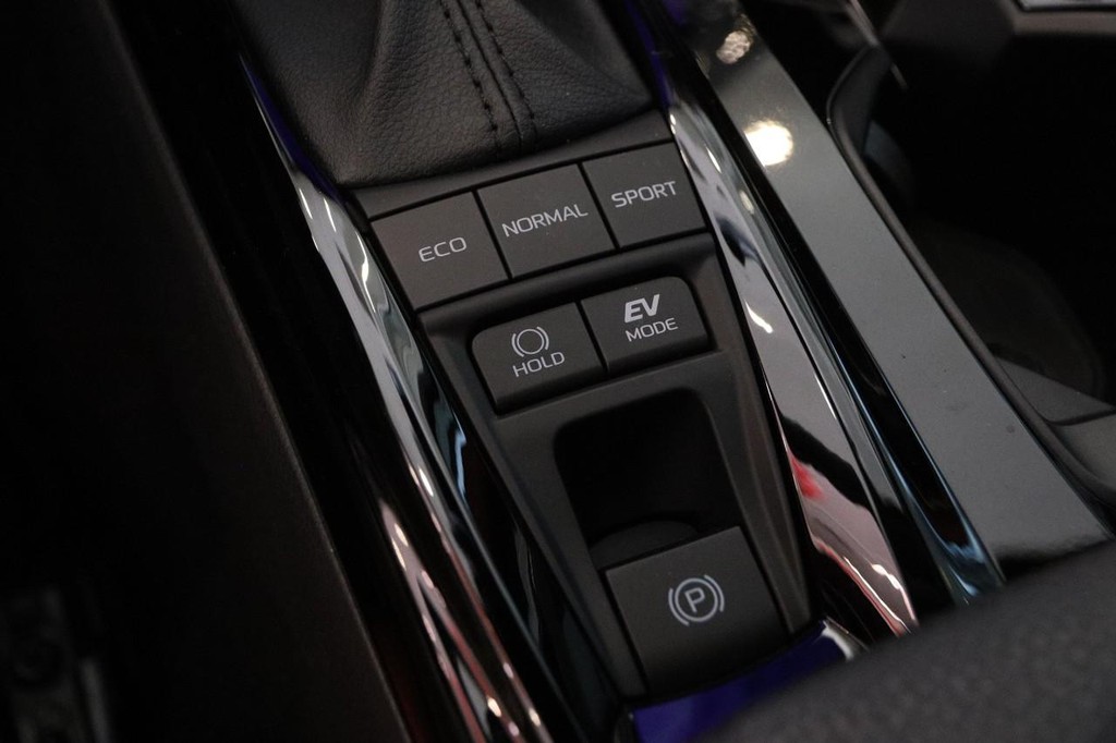 Toyota Camry Vehicle Full-screen Gallery Image 19