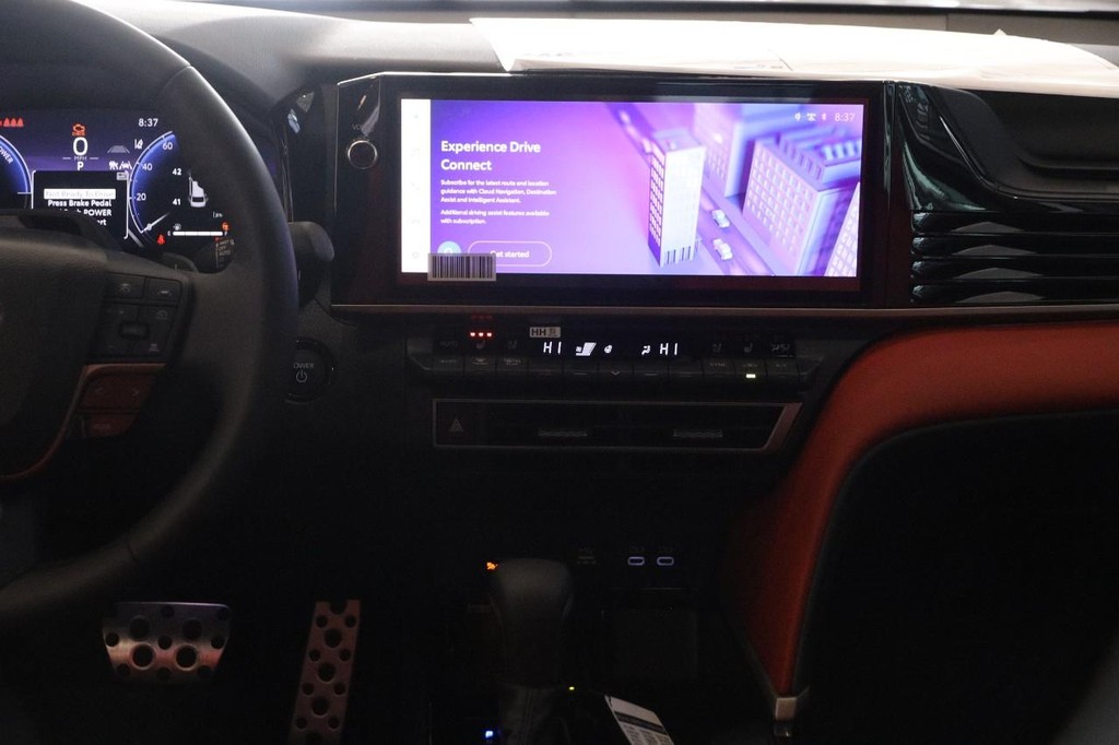 Toyota Camry Vehicle Full-screen Gallery Image 24