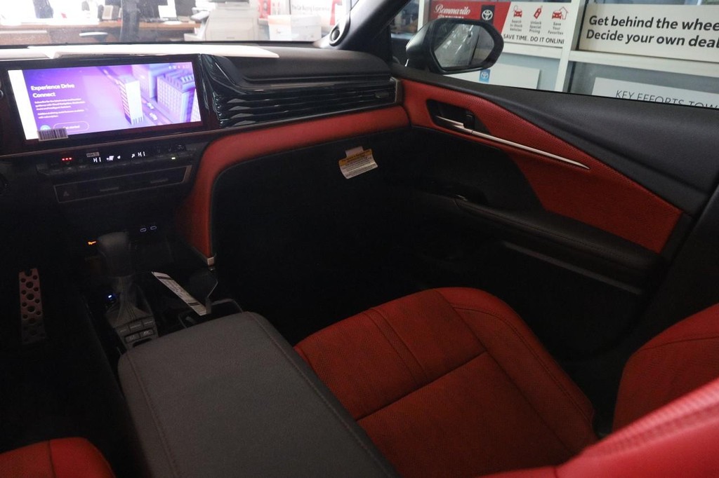 Toyota Camry Vehicle Full-screen Gallery Image 25