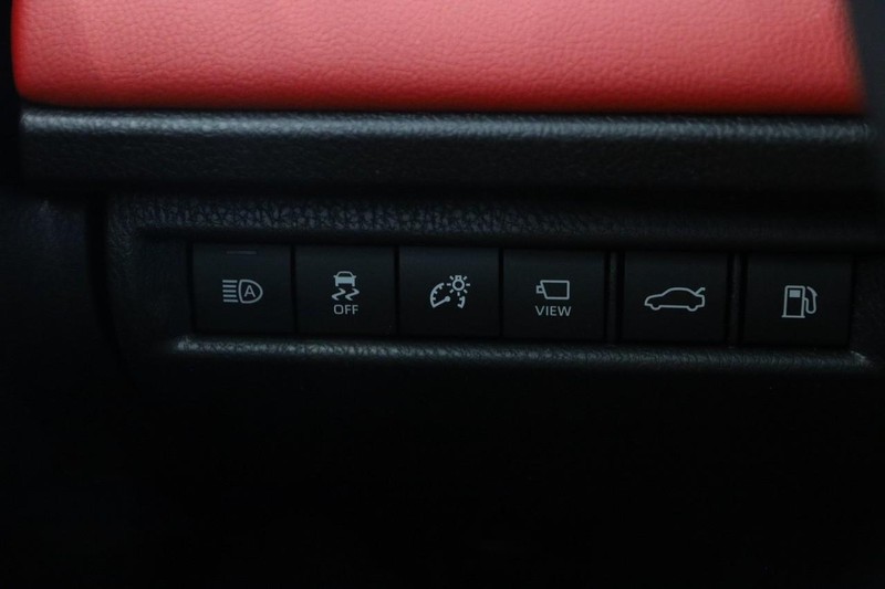 Toyota Camry Vehicle Full-screen Gallery Image 20