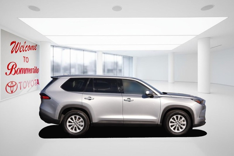 Toyota Grand Highlander Vehicle Full-screen Gallery Image 5
