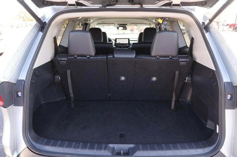 Toyota Grand Highlander Vehicle Full-screen Gallery Image 7