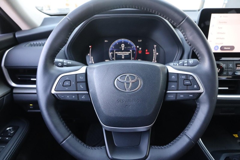 Toyota Grand Highlander Vehicle Full-screen Gallery Image 12