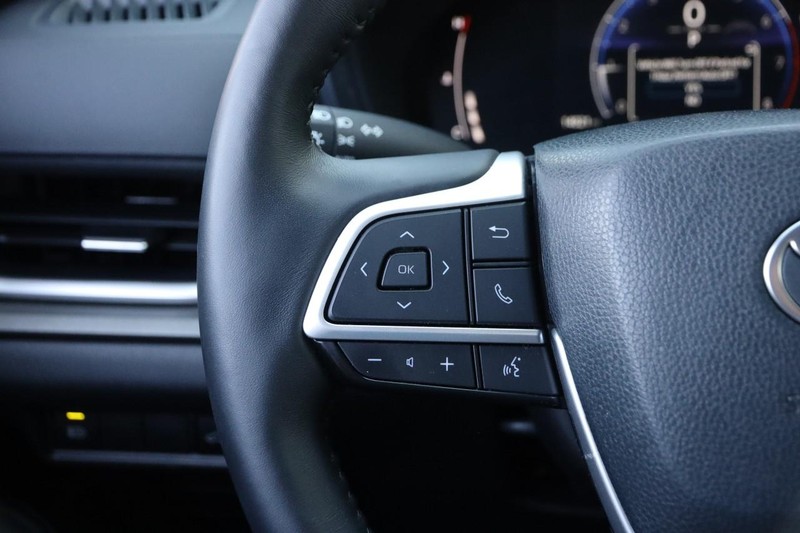 Toyota Grand Highlander Vehicle Full-screen Gallery Image 13