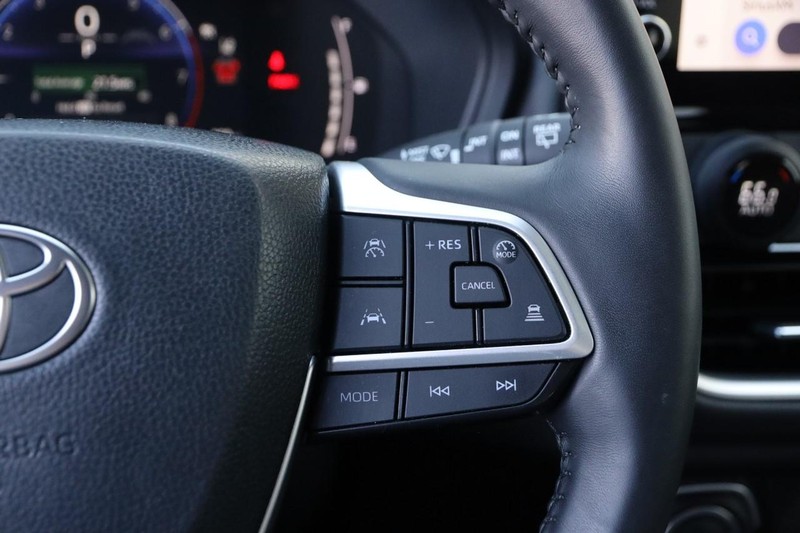 Toyota Grand Highlander Vehicle Full-screen Gallery Image 14