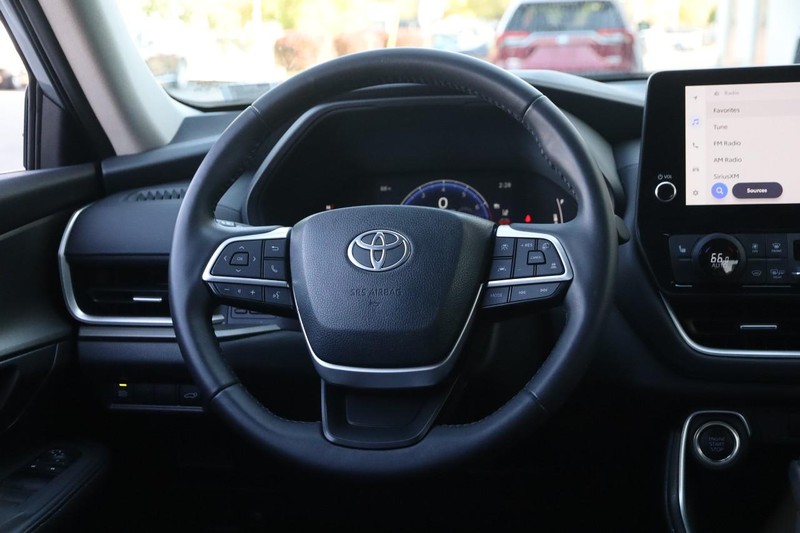 Toyota Grand Highlander Vehicle Full-screen Gallery Image 25