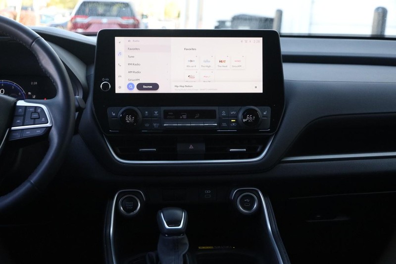 Toyota Grand Highlander Vehicle Full-screen Gallery Image 26