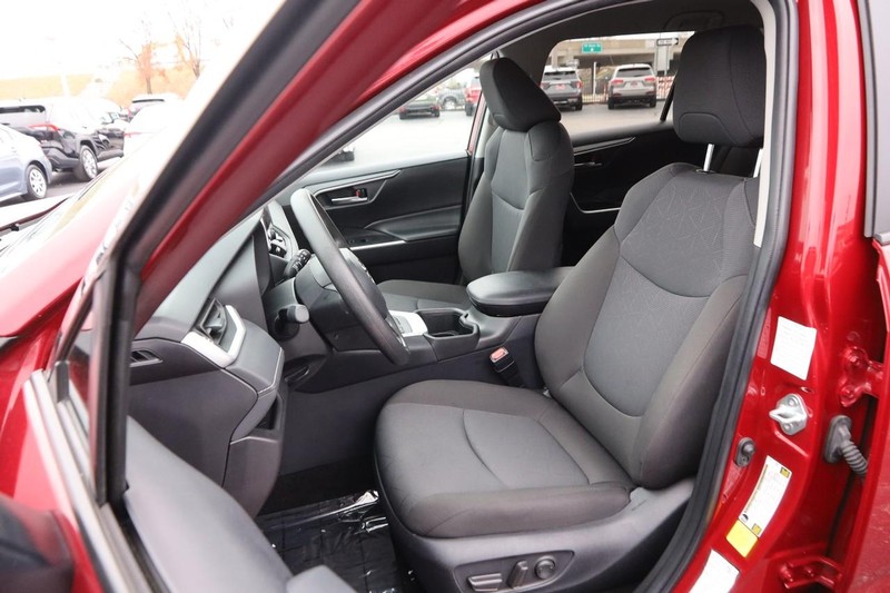 Toyota RAV4 Vehicle Image 09