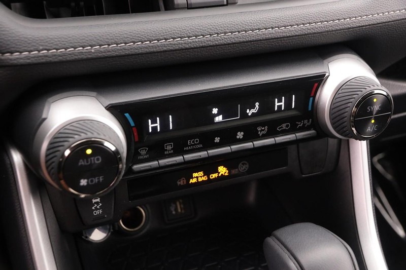 Toyota RAV4 Vehicle Image 18