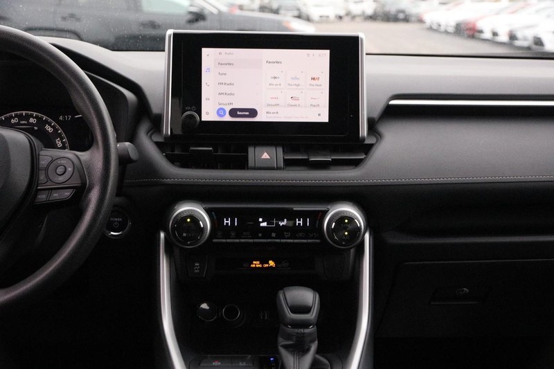 Toyota RAV4 Vehicle Image 24