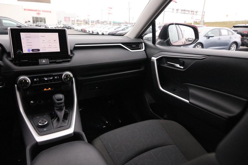 Toyota RAV4 Vehicle Image 25