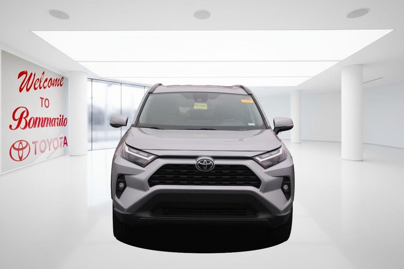 Toyota RAV4 Vehicle Image 04