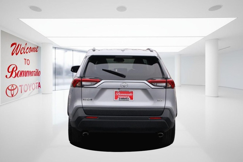 Toyota RAV4 Vehicle Image 06