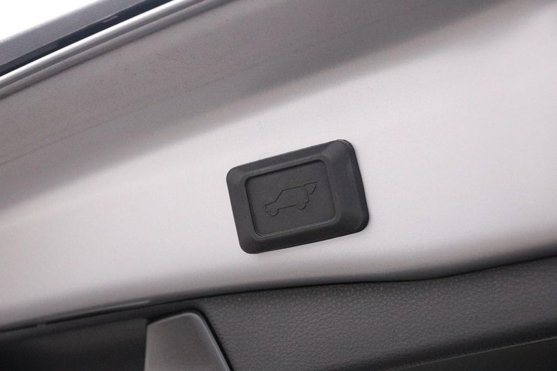 Toyota RAV4 Vehicle Image 08