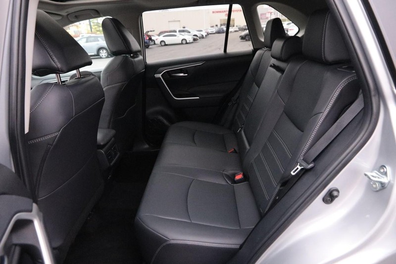 Toyota RAV4 Vehicle Image 11